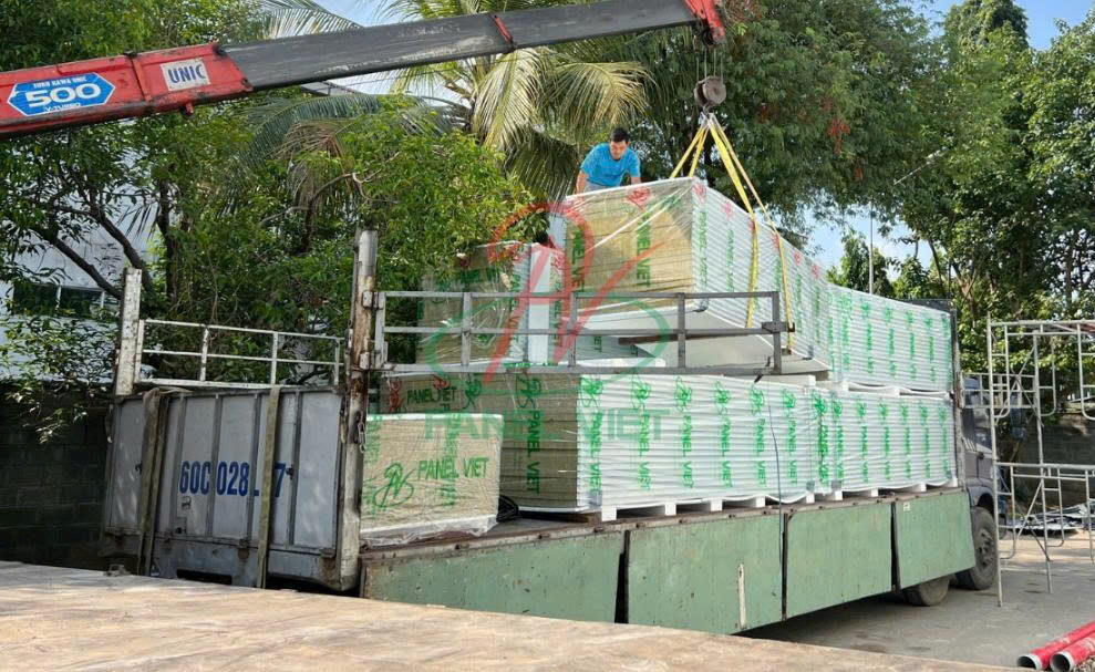 Thi công vách panel làm xưởng