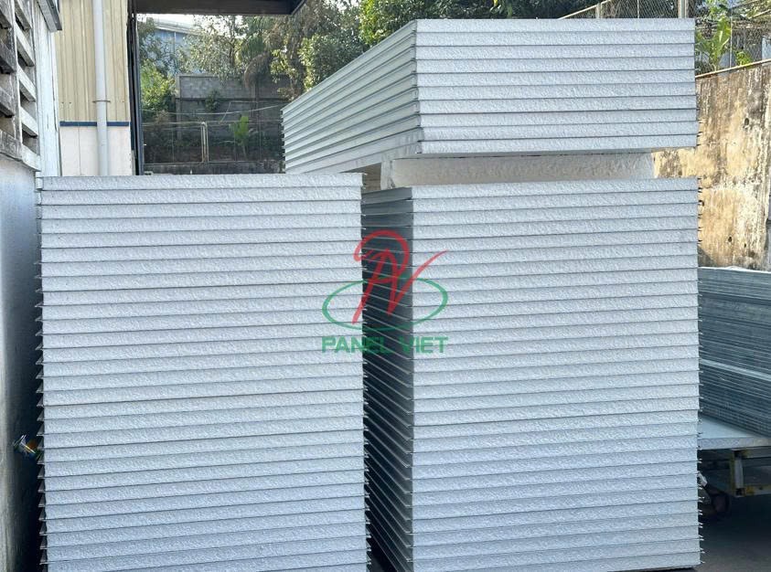 Cửa panel cách nhiệt giá rẻ